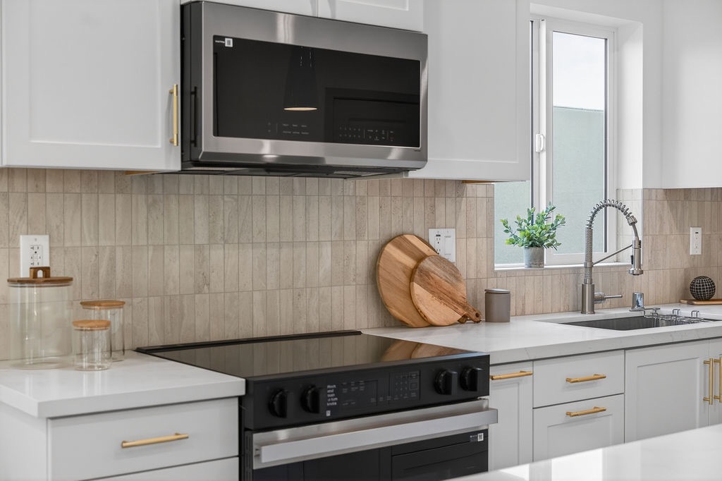 Plan B kitchen backsplash and range detail