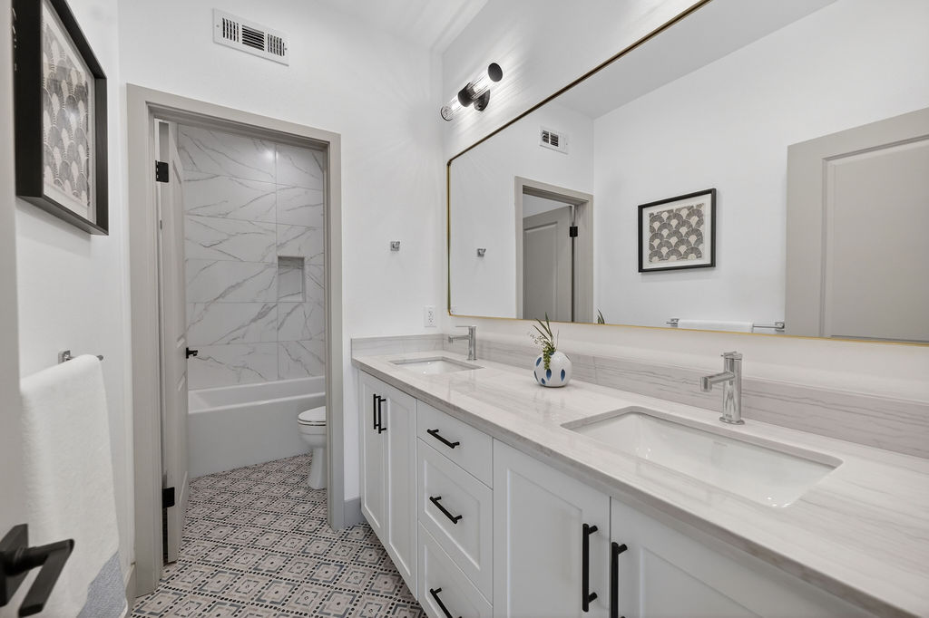 Plan B upstairs secondary bath